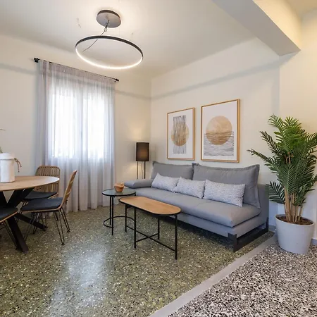 アパート Two Bedroom Athena アルゴストリオン