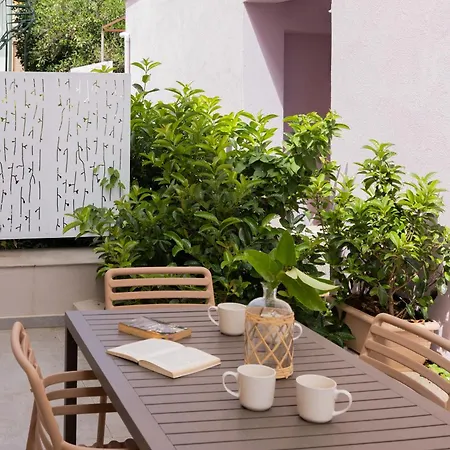 アパート Two Bedroom Athena アルゴストリオン