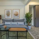 Two Bedroom Athena דירה *